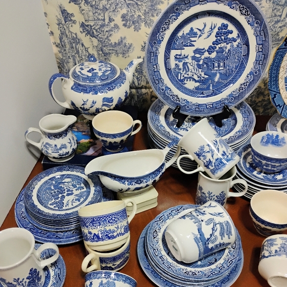 LOMONOSOV St. Petersburg Dinner Plate - Picture 9 of 10